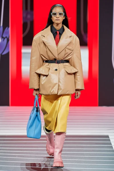 Look 32